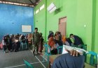 Babinsa Sukamanah Kawal Penyaluran Bantuan Pangan, 1.063 Warga Terima Beras